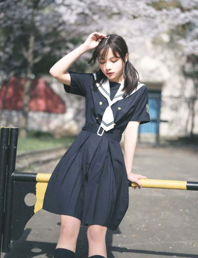 Váy liền là đồng phục học sinh phổ biến tại Nhật