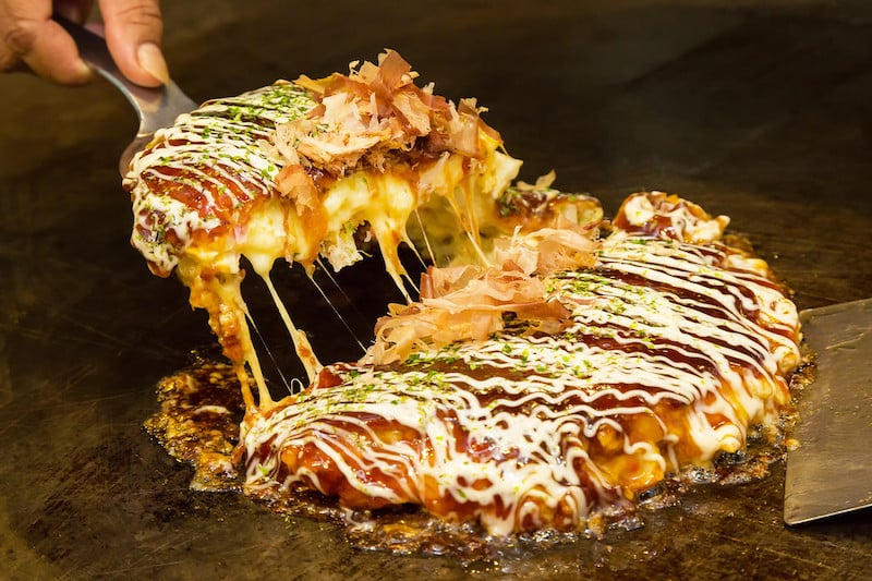 Okonomiyaki - Món bánh xèo “tùy thích” của người Nhật