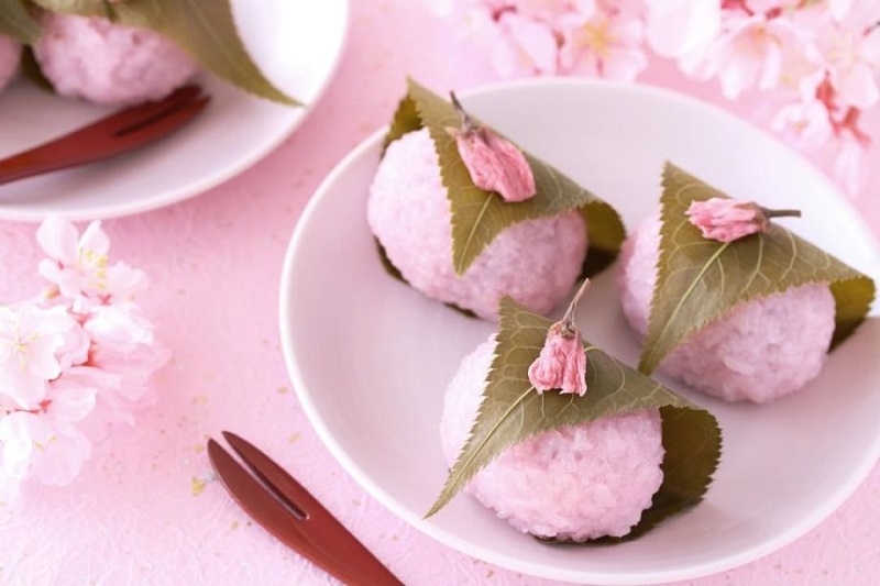 Bánh Sakura Mochi màu hồng đào đẹp mắt